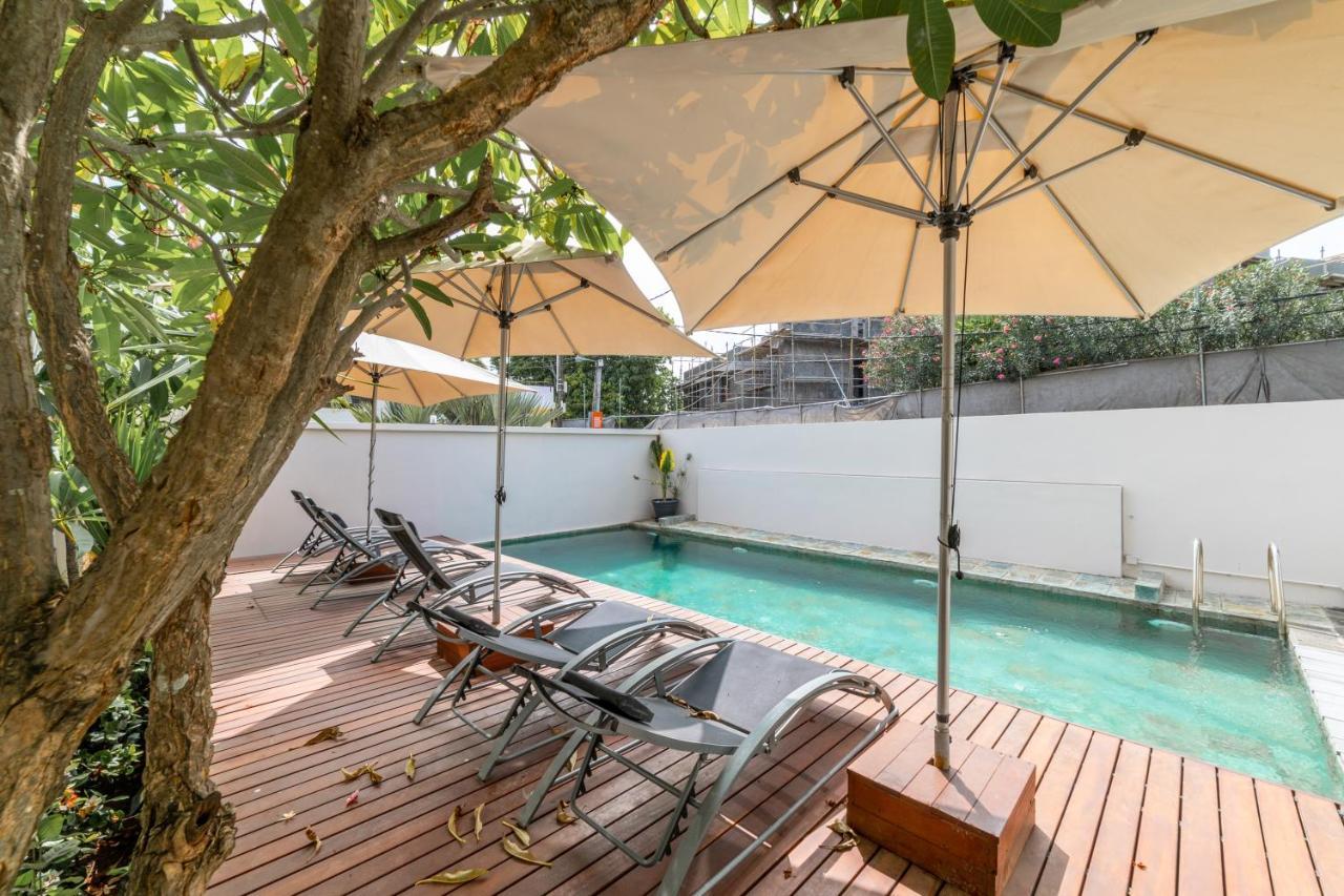 Beachcove Apt No 1 Pereybere Beach Exterior photo